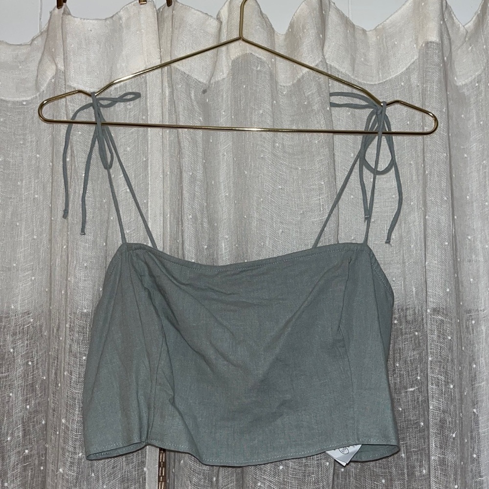Abercrombie cropped tank NWT size medium